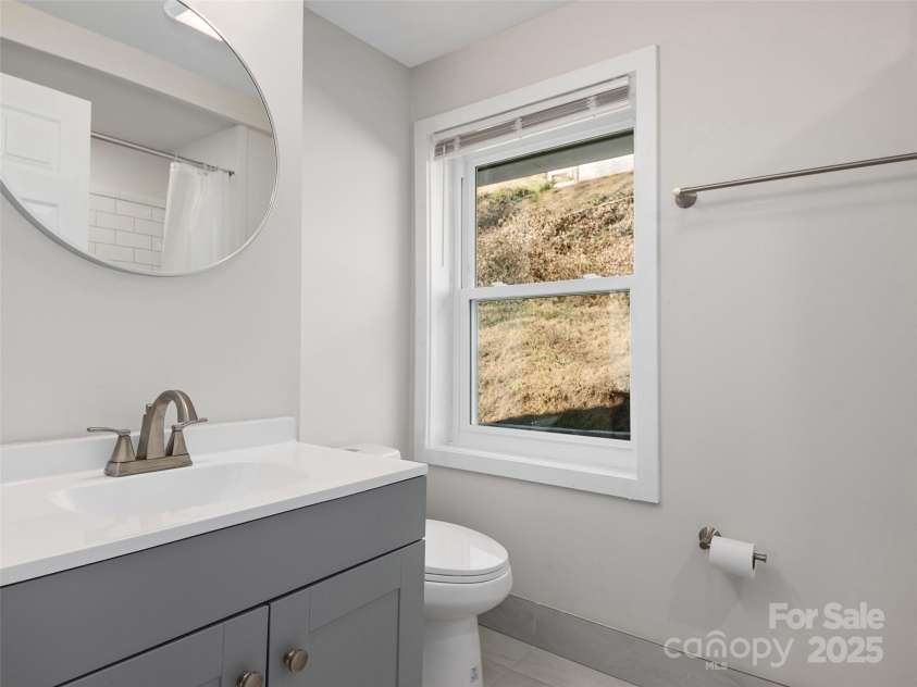 69 Jefferson Drive, Asheville, NC 28801.  MLS# CAR4207499, YatesRealty ID 10147. 