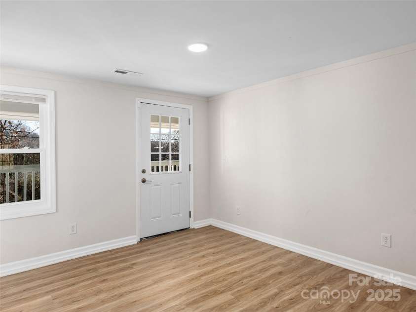 69 Jefferson Drive, Asheville, NC 28801.  MLS# CAR4207499, YatesRealty ID 10147. 