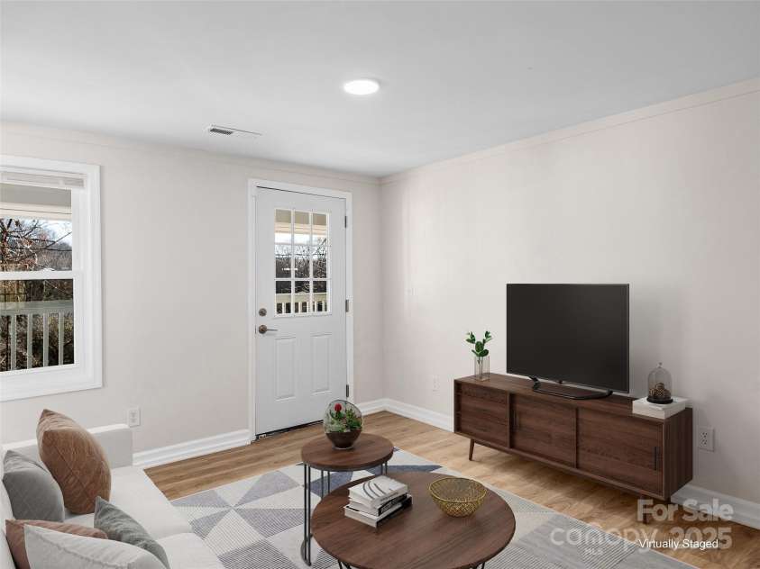 69 Jefferson Drive, Asheville, NC 28801.  MLS# CAR4207499, YatesRealty ID 10147. 