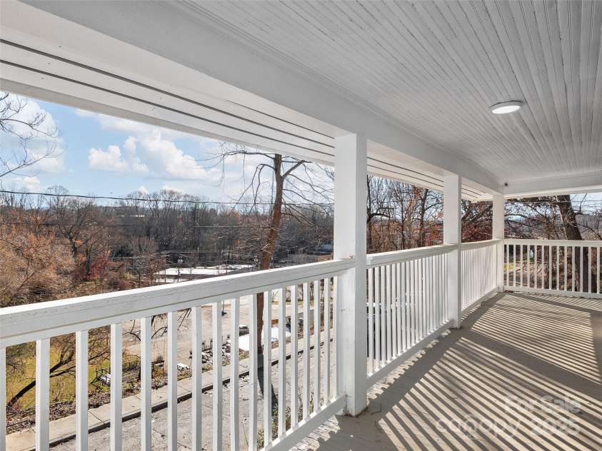 69 Jefferson Drive, Asheville, NC 28801.  MLS# CAR4207499, YatesRealty ID 10147. 