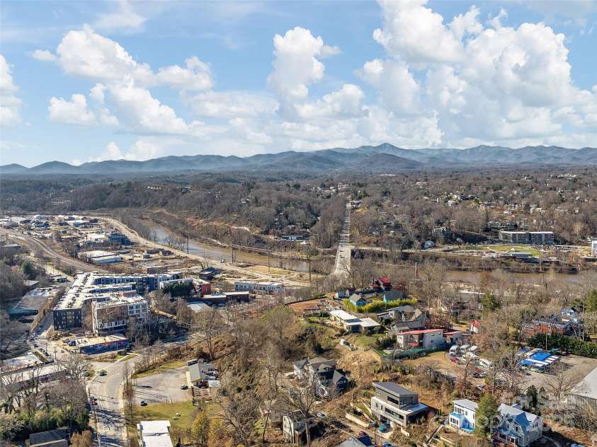 69 Jefferson Drive, Asheville, NC 28801.  MLS# CAR4207499, YatesRealty ID 10147. 