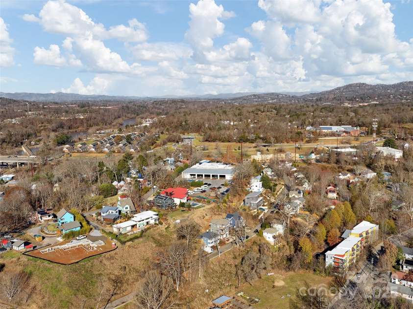 69 Jefferson Drive, Asheville, NC 28801.  MLS# CAR4207499, YatesRealty ID 10147. 