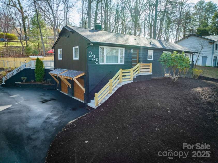 235 Royal Pines Drive, Arden, NC 28704.  MLS# CAR4243316, YatesRealty ID 10148. 