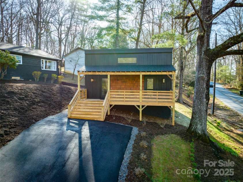 235 Royal Pines Drive, Arden, NC 28704.  MLS# CAR4243316, YatesRealty ID 10148. 