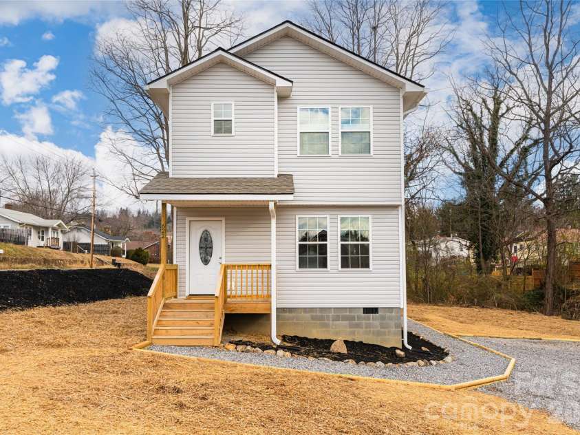 622 N Main Street, Canton, NC 28716.  MLS# CAR4331136, YatesRealty ID 10148. 