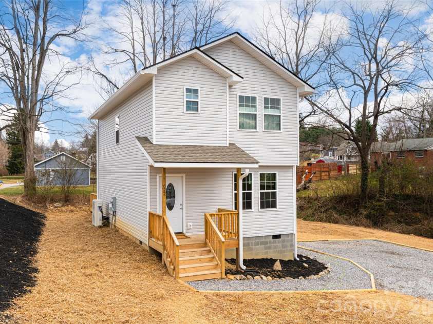 622 N Main Street, Canton, NC 28716.  MLS# CAR4331136, YatesRealty ID 10148. 