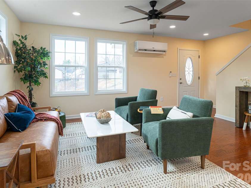 622 N Main Street, Canton, NC 28716.  MLS# CAR4331136, YatesRealty ID 10148. 