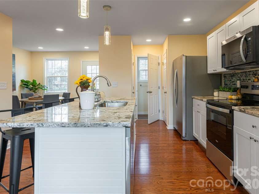 622 N Main Street, Canton, NC 28716.  MLS# CAR4331136, YatesRealty ID 10148. 