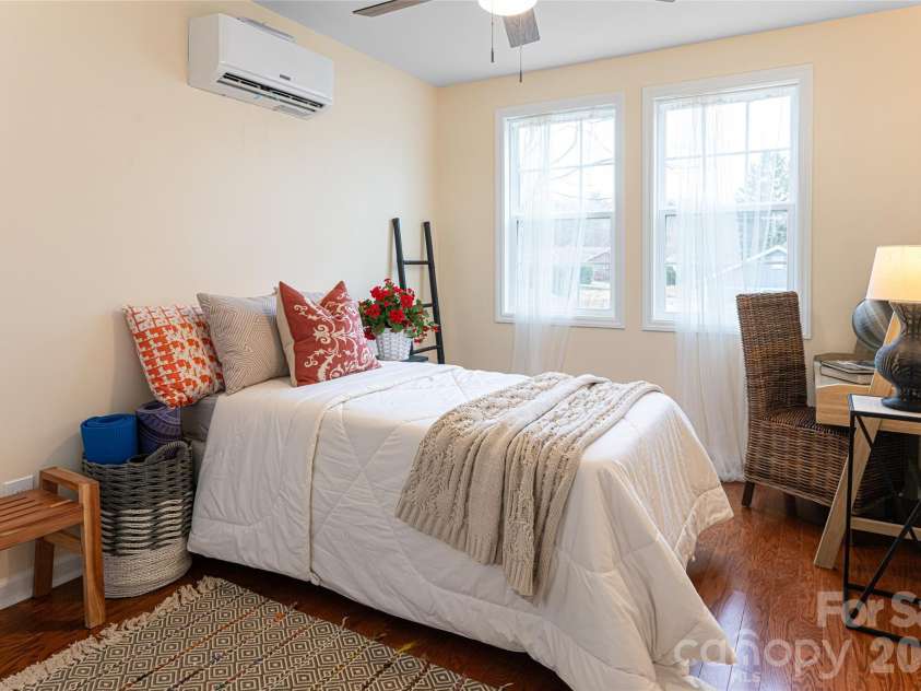 622 N Main Street, Canton, NC 28716.  MLS# CAR4331136, YatesRealty ID 10148. 
