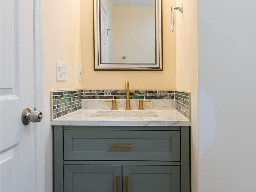 622 N Main Street, Canton, NC 28716.  MLS# CAR4331136, YatesRealty ID 10148. 