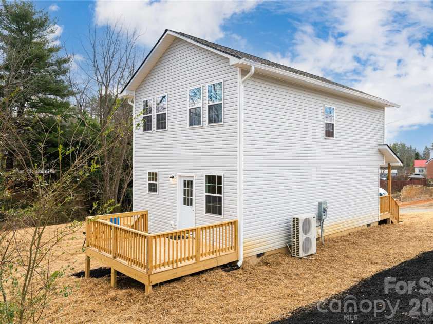 622 N Main Street, Canton, NC 28716.  MLS# CAR4331136, YatesRealty ID 10148. 