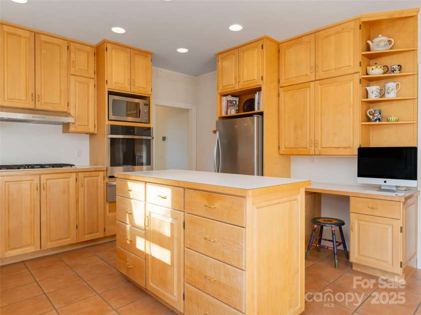 15 Breckenridge Drive, Fairview, NC 28730.  MLS# CAR4213849, YatesRealty ID 10149. 