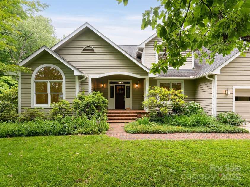 15 Breckenridge Drive, Fairview, NC 28730.  MLS# CAR4213849, YatesRealty ID 10149. 