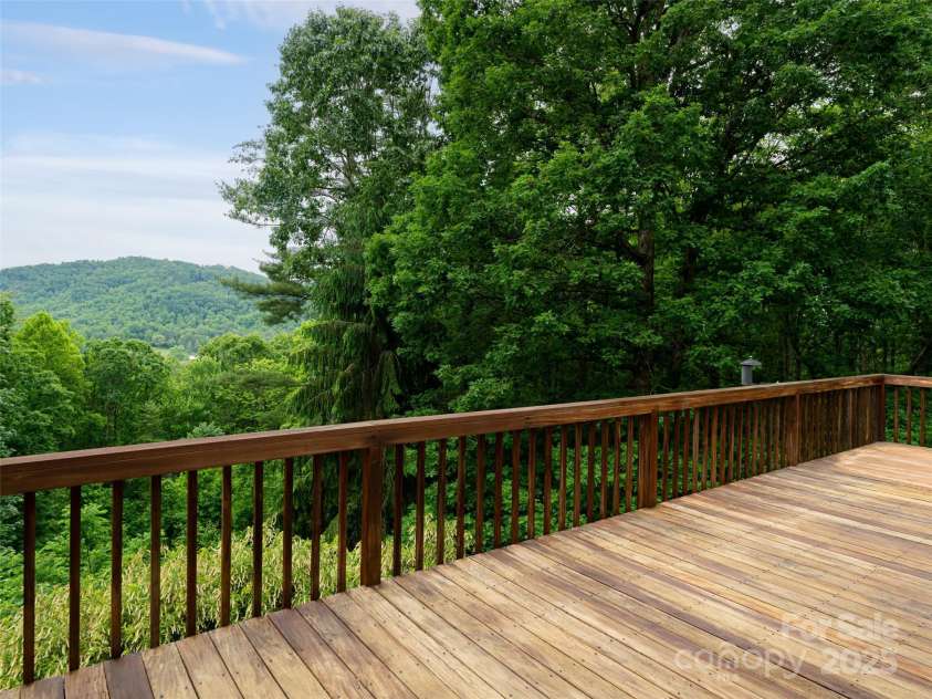 15 Breckenridge Drive, Fairview, NC 28730.  MLS# CAR4213849, YatesRealty ID 10149. 