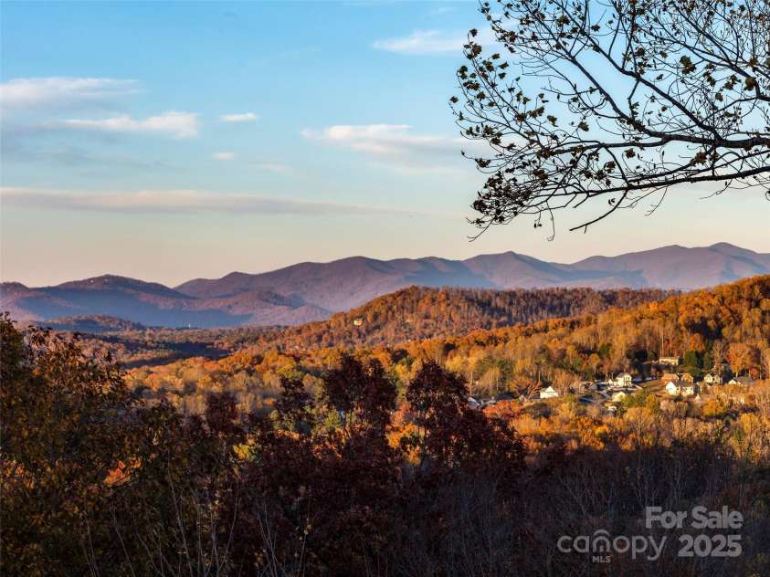 222 Secluded Hills Lane, Arden, NC 28704.  MLS# CAR4319899, YatesRealty ID 1015. 