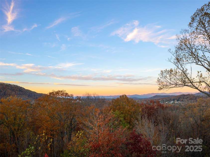 222 Secluded Hills Lane, Arden, NC 28704.  MLS# CAR4319899, YatesRealty ID 1015. 
