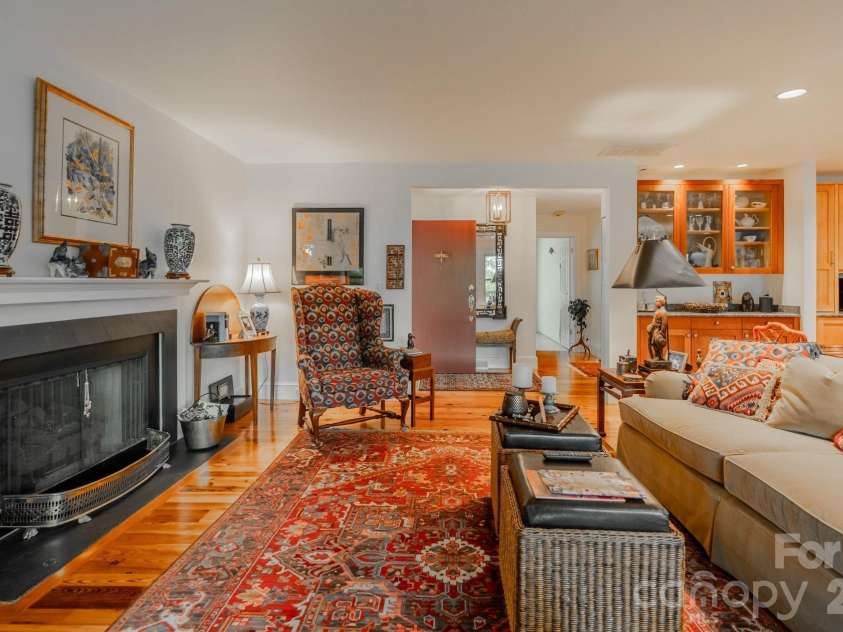 77 Chestnut Street, Tryon, NC 28782.  MLS# CAR4389953, YatesRealty ID 1015. Open concept Living/Kitchen/Dining