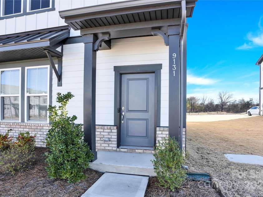 9131 Harwen Lane, Charlotte, NC 28215.  MLS# CAR4216808, YatesRealty ID 1015. 