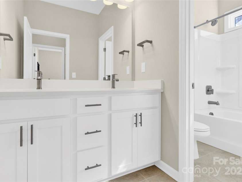 9131 Harwen Lane, Charlotte, NC 28215.  MLS# CAR4216808, YatesRealty ID 1015. 