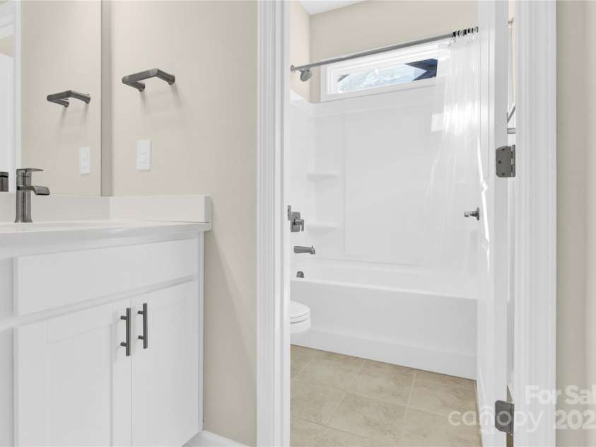 9131 Harwen Lane, Charlotte, NC 28215.  MLS# CAR4216808, YatesRealty ID 1015. 