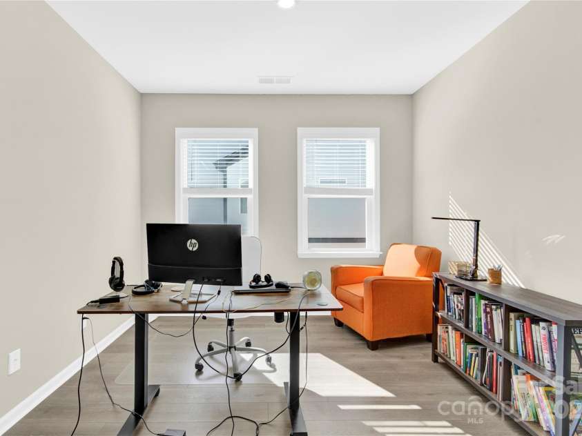 9131 Harwen Lane, Charlotte, NC 28215.  MLS# CAR4216808, YatesRealty ID 1015. 