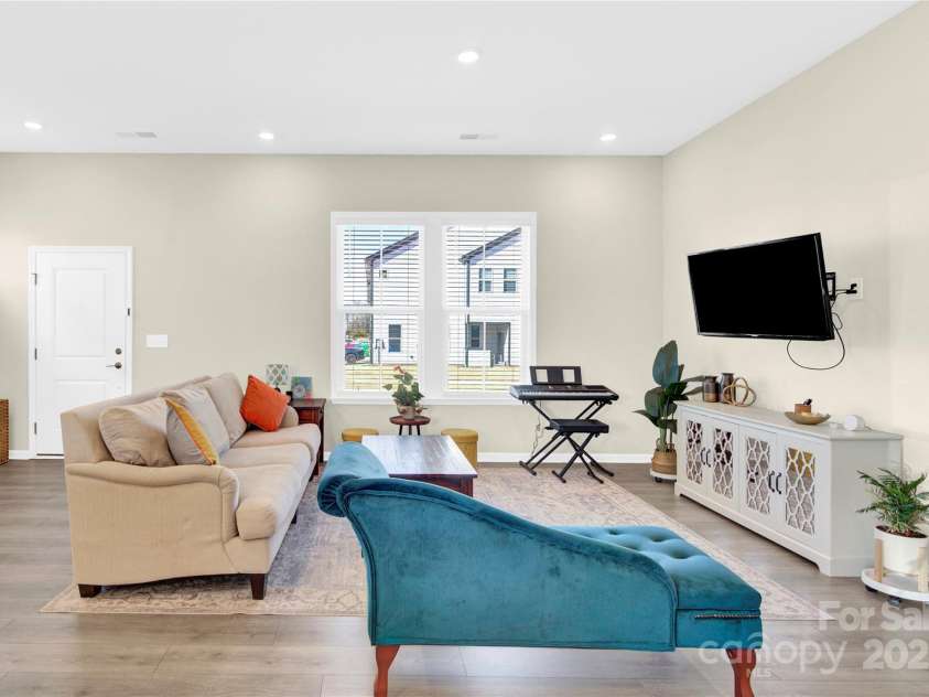 9131 Harwen Lane, Charlotte, NC 28215.  MLS# CAR4216808, YatesRealty ID 1015. 