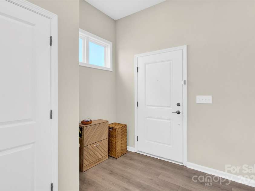 9131 Harwen Lane, Charlotte, NC 28215.  MLS# CAR4216808, YatesRealty ID 1015. 