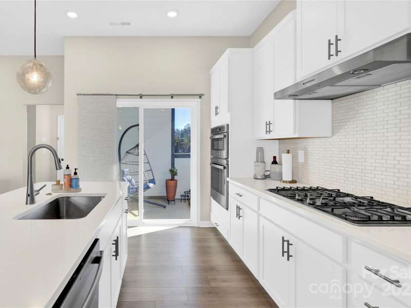 9131 Harwen Lane, Charlotte, NC 28215.  MLS# CAR4216808, YatesRealty ID 1015. 