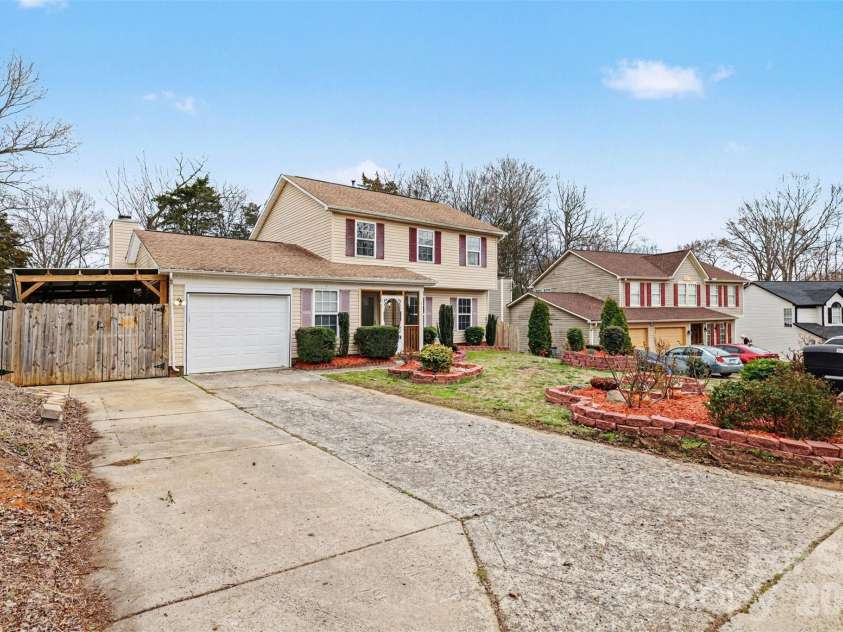 7515 Woodknoll Drive, Charlotte, NC 28217.  MLS# CAR4350241, YatesRealty ID 10150. 