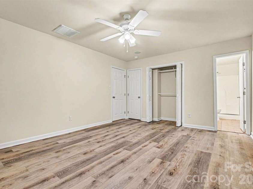 7515 Woodknoll Drive, Charlotte, NC 28217.  MLS# CAR4350241, YatesRealty ID 10150. 