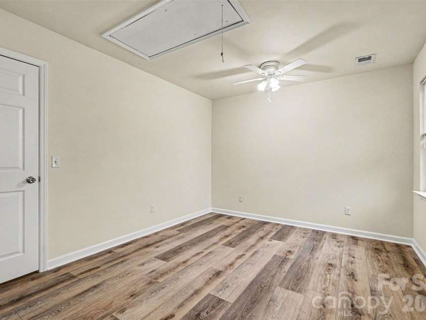7515 Woodknoll Drive, Charlotte, NC 28217.  MLS# CAR4350241, YatesRealty ID 10150. 