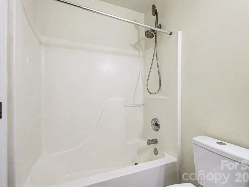7515 Woodknoll Drive, Charlotte, NC 28217.  MLS# CAR4350241, YatesRealty ID 10150. 
