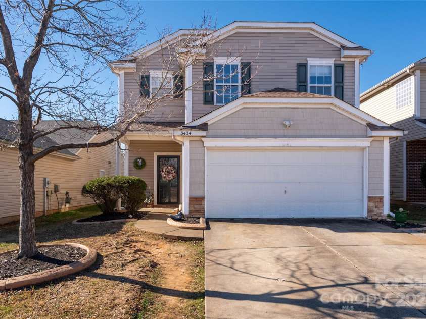 3434 Charterhall Lane, Charlotte, NC 28215.  MLS# CAR4330363, YatesRealty ID 10152. 