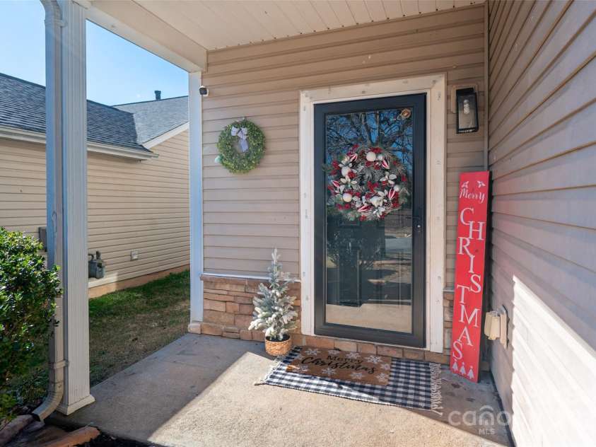 3434 Charterhall Lane, Charlotte, NC 28215.  MLS# CAR4330363, YatesRealty ID 10152. 