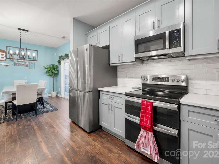 3434 Charterhall Lane, Charlotte, NC 28215.  MLS# CAR4330363, YatesRealty ID 10152. 