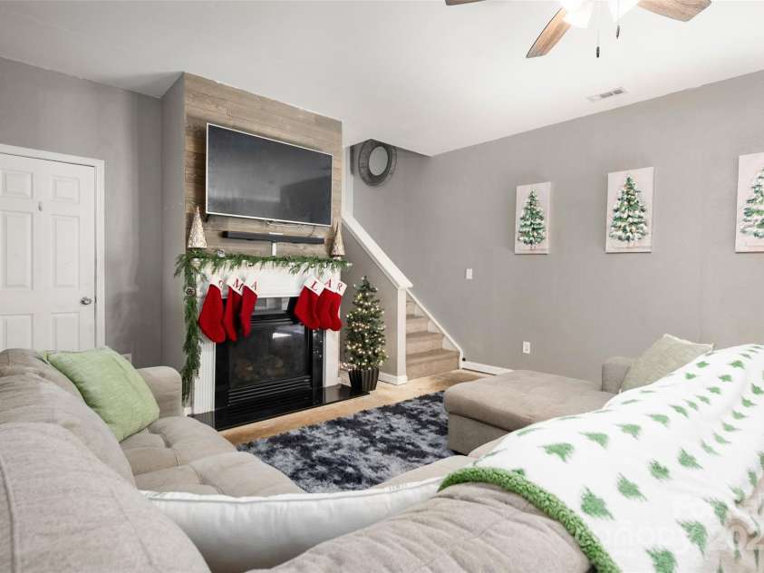 3434 Charterhall Lane, Charlotte, NC 28215.  MLS# CAR4330363, YatesRealty ID 10152. 