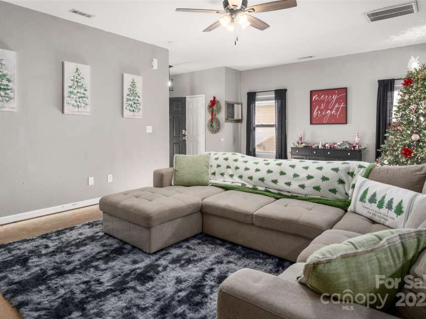 3434 Charterhall Lane, Charlotte, NC 28215.  MLS# CAR4330363, YatesRealty ID 10152. 