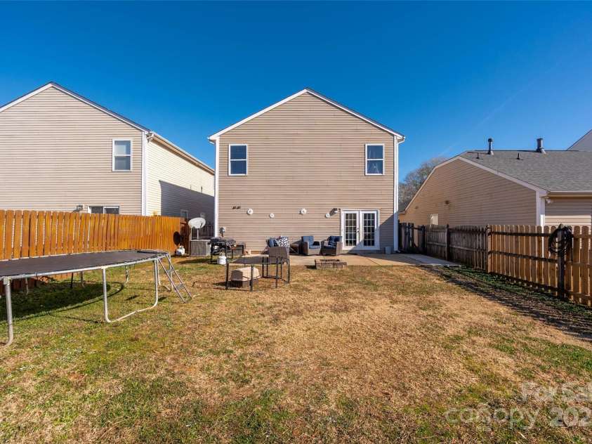 3434 Charterhall Lane, Charlotte, NC 28215.  MLS# CAR4330363, YatesRealty ID 10152. 