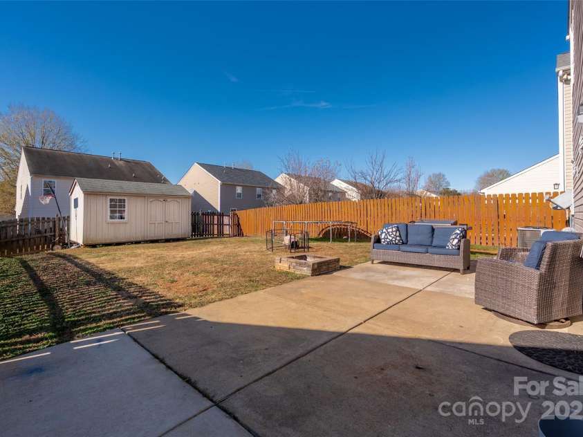 3434 Charterhall Lane, Charlotte, NC 28215.  MLS# CAR4330363, YatesRealty ID 10152. 