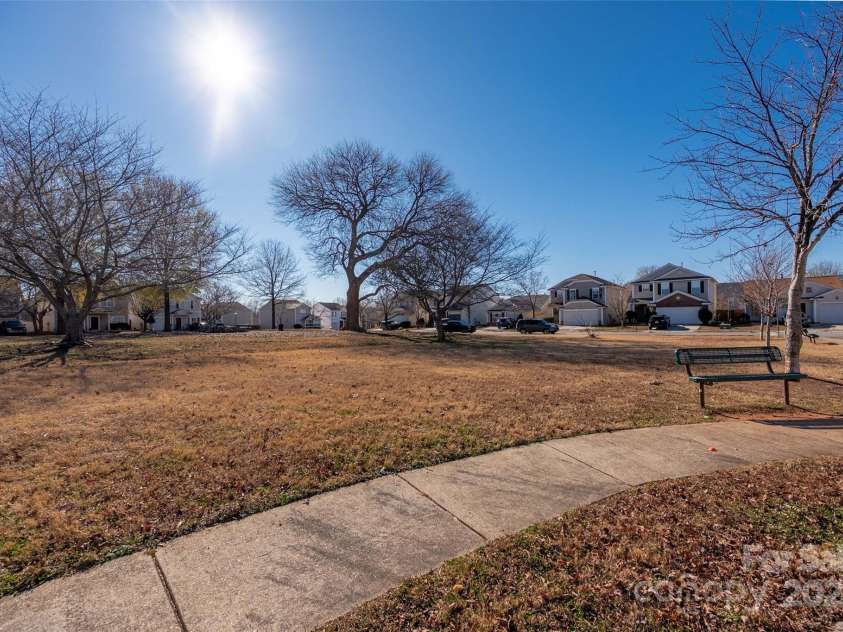 3434 Charterhall Lane, Charlotte, NC 28215.  MLS# CAR4330363, YatesRealty ID 10152. 