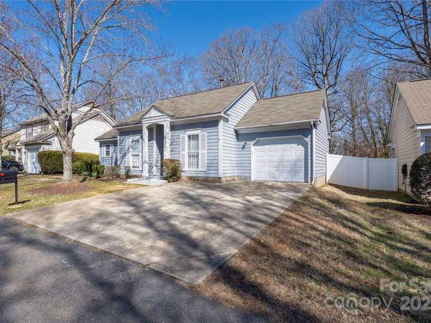5616 Ebley Lane, Charlotte, NC 28227.  MLS# CAR4233417, YatesRealty ID 10154. 