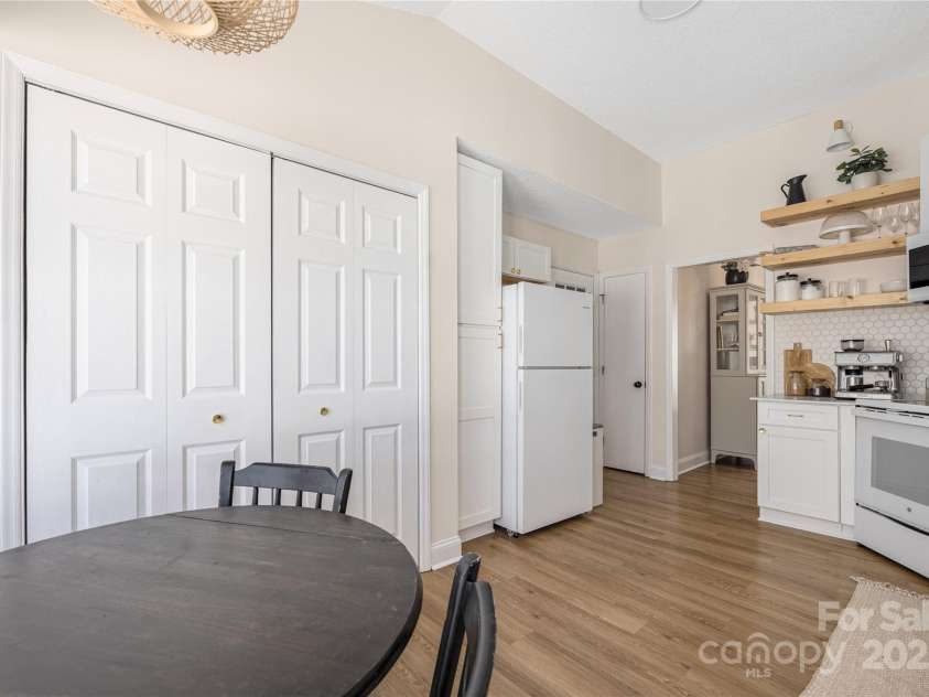 5616 Ebley Lane, Charlotte, NC 28227.  MLS# CAR4233417, YatesRealty ID 10154. 