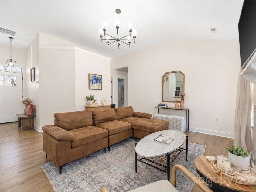 5616 Ebley Lane, Charlotte, NC 28227.  MLS# CAR4233417, YatesRealty ID 10154. 