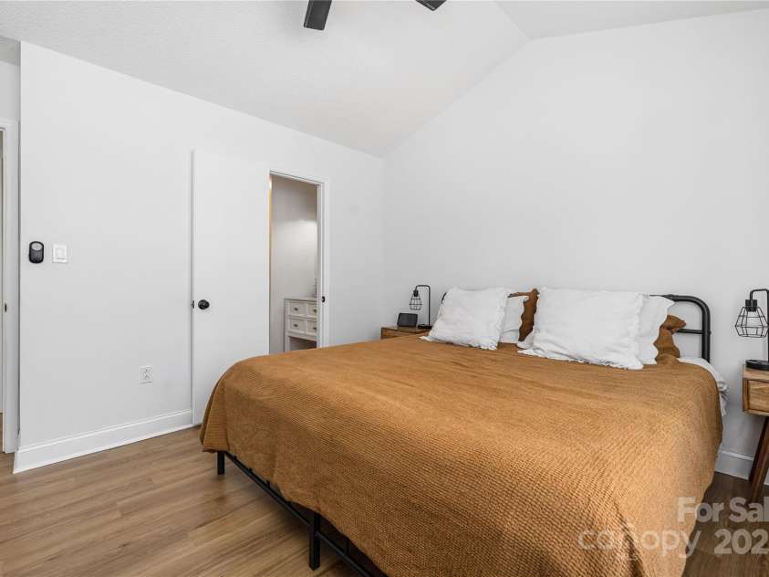 5616 Ebley Lane, Charlotte, NC 28227.  MLS# CAR4233417, YatesRealty ID 10154. 