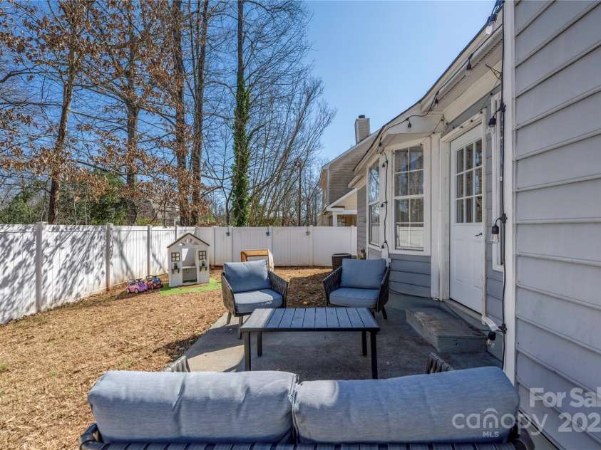 5616 Ebley Lane, Charlotte, NC 28227.  MLS# CAR4233417, YatesRealty ID 10154. 