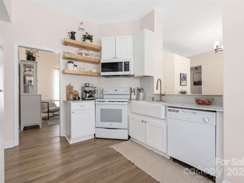 5616 Ebley Lane, Charlotte, NC 28227.  MLS# CAR4233417, YatesRealty ID 10154. 
