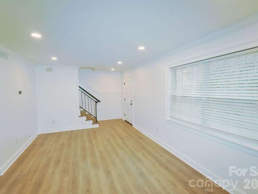 8805 Hunter Ridge Drive, Charlotte, NC 28226.  MLS# CAR4349530, YatesRealty ID 10154. 