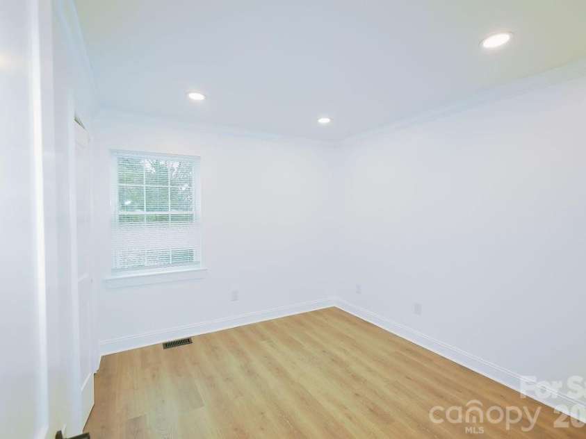 8805 Hunter Ridge Drive, Charlotte, NC 28226.  MLS# CAR4349530, YatesRealty ID 10154. 