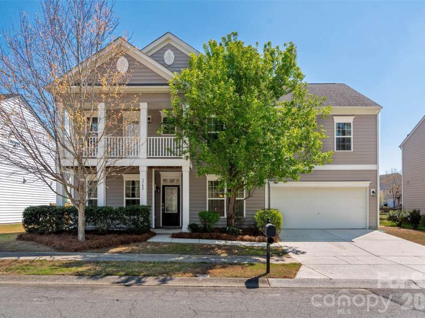 3702 Exbury Gardens Drive, Waxhaw, NC 28173.  MLS# CAR4357764, YatesRealty ID 10155. 