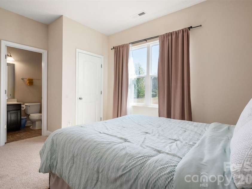 3702 Exbury Gardens Drive, Waxhaw, NC 28173.  MLS# CAR4357764, YatesRealty ID 10155. 